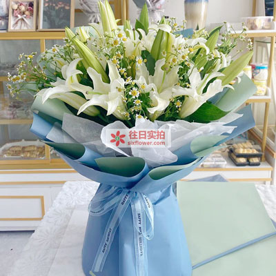 孝感8支白色多头百合洋甘菊，互倾的思念