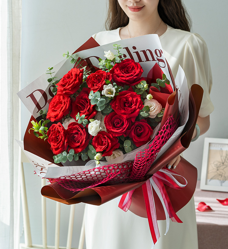 孝感女朋友生日,送玫瑰花束合适还是百合花更好?